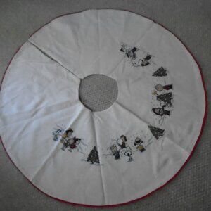 Peanuts Christmas Tree Skirt New